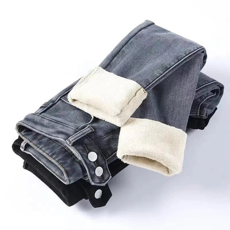 Calça Jeans Peluciada Tendência de Inverno