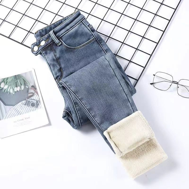 Calça Jeans Peluciada Tendência de Inverno