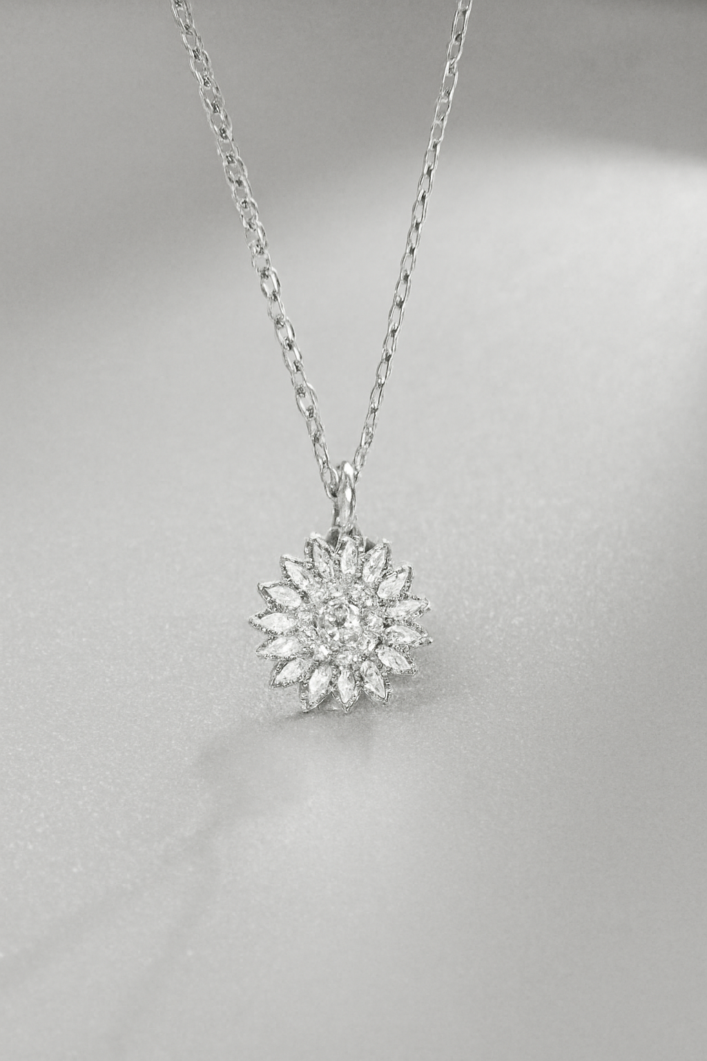 Colar Aurora | Girassol Giratório